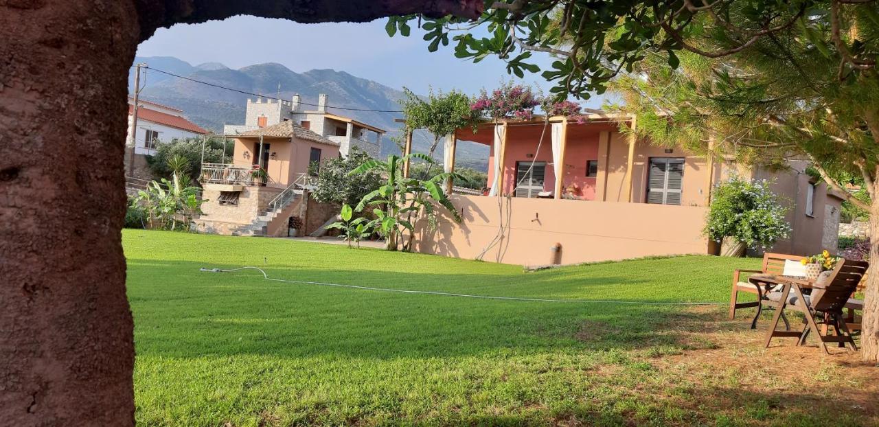 Malsova-Home Kotronion  Luaran gambar